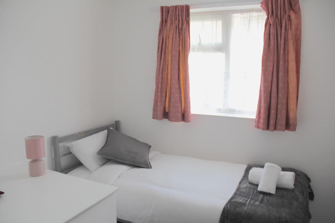Coolfin House-Close To Excel, Contractors, Relocators, Paid Parking Villa London Ngoại thất bức ảnh